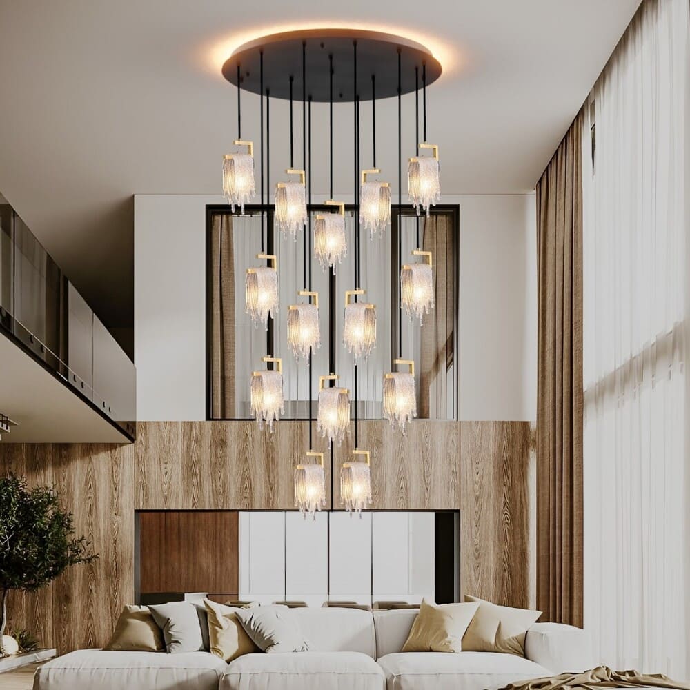 Suspension grande hauteur sous plafond XXL dans un salon cathédrale