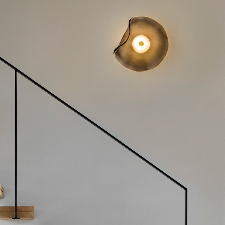 Applique murale en verre artistique | Luminaire décoratif au design organique et lumineux