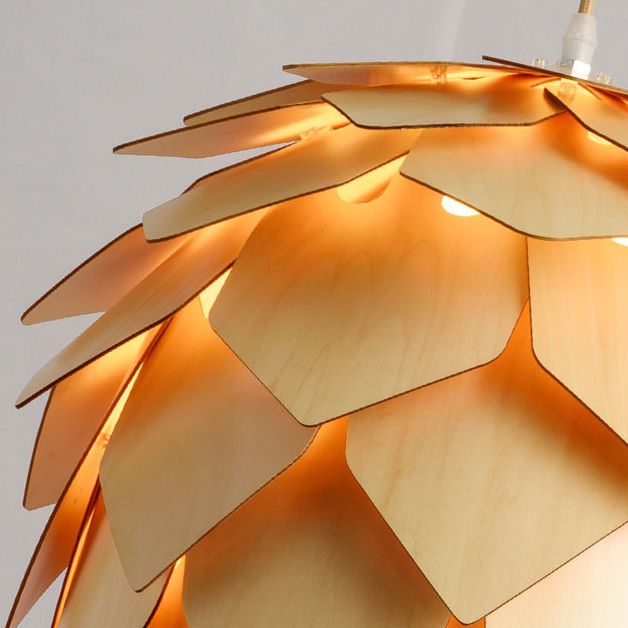 Suspension bois sculpté en forme de pomme de pin | Chic & naturel