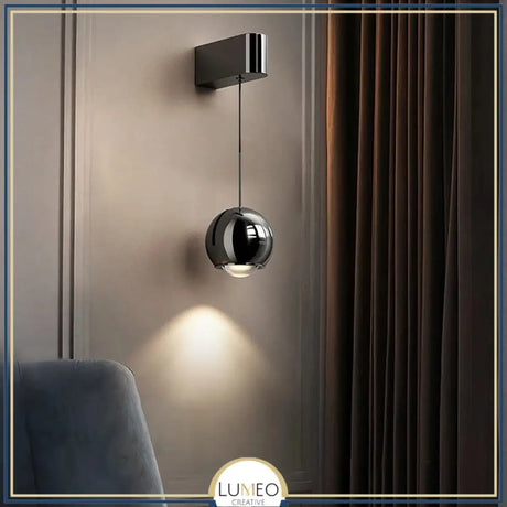 Applique murale boule suspendue chromée | Luminaire design ajustable pour chambre ou salon