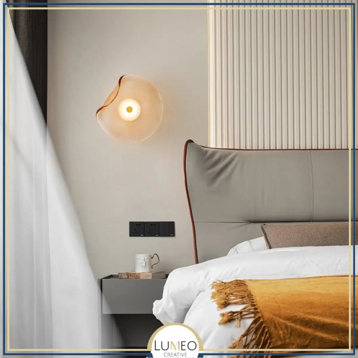 Applique murale en verre artistique | Luminaire décoratif au design organique et lumineux