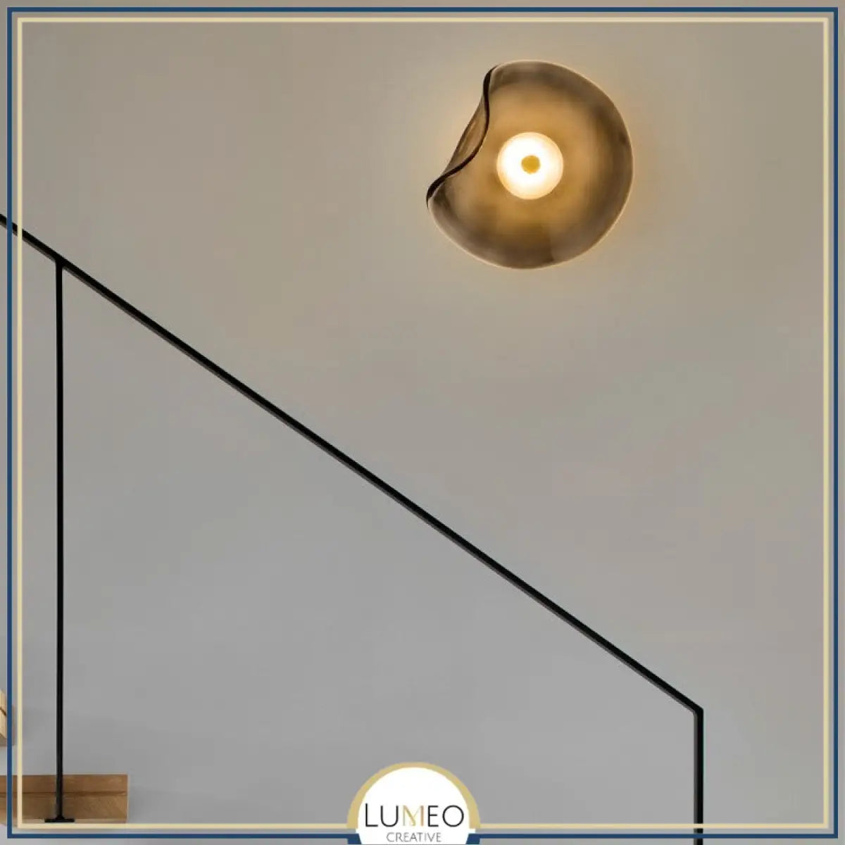 Applique murale en verre artistique | Luminaire décoratif au design organique et lumineux