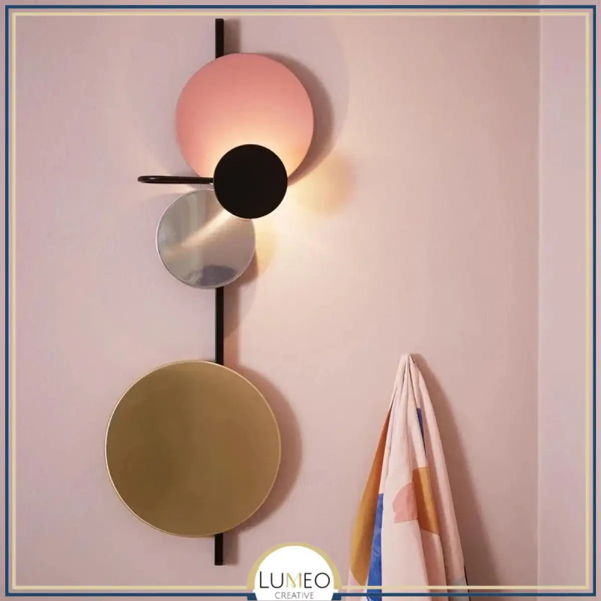 Applique murale graphique à disques colorés