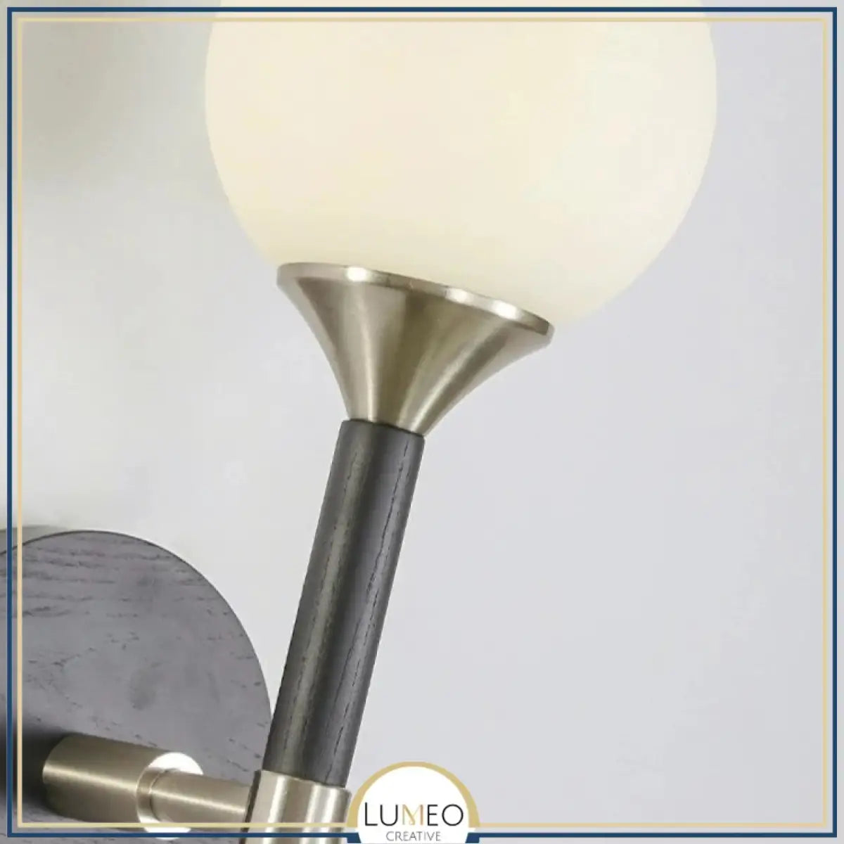 Applique murale vintage globe en verre & bois | Luminaire au charme rétro chic