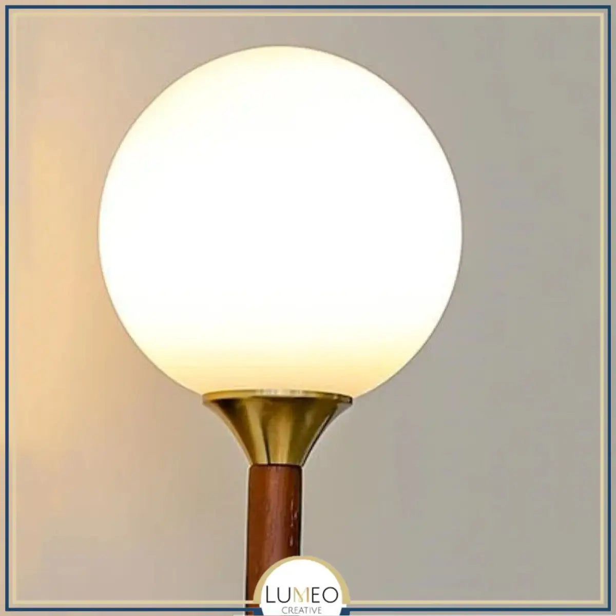 Applique murale vintage globe en verre & bois | Luminaire au charme rétro chic