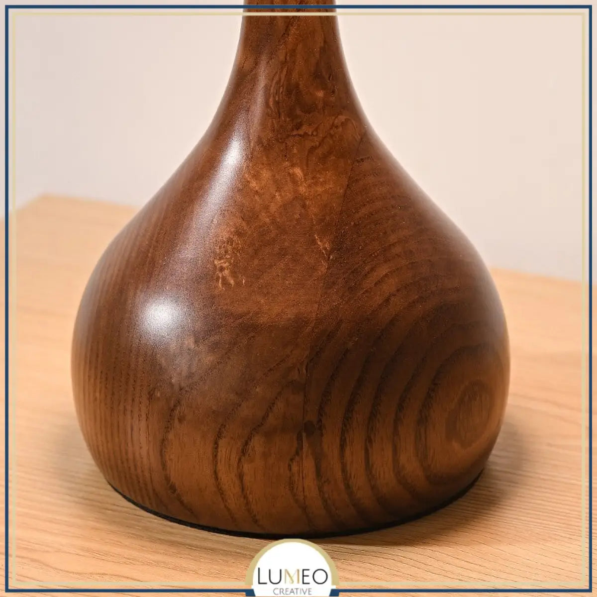 Lampe à poser bois et verre fumé | Design organique