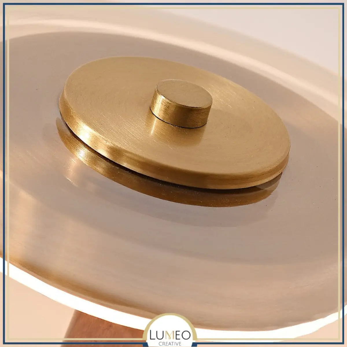 Lampe à poser bois et verre fumé | Design organique