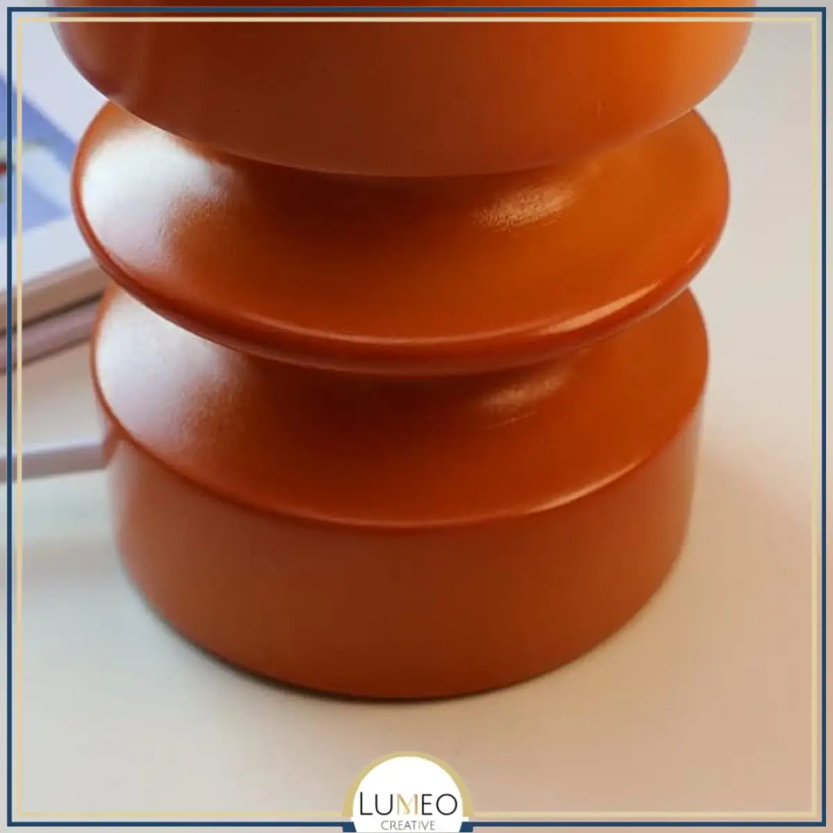 Lampe à poser design globe ressort | Élégance contemporaine