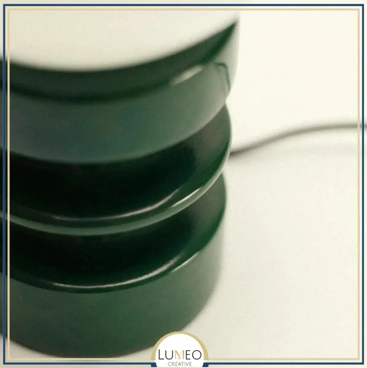 Lampe à poser design globe ressort | Élégance contemporaine