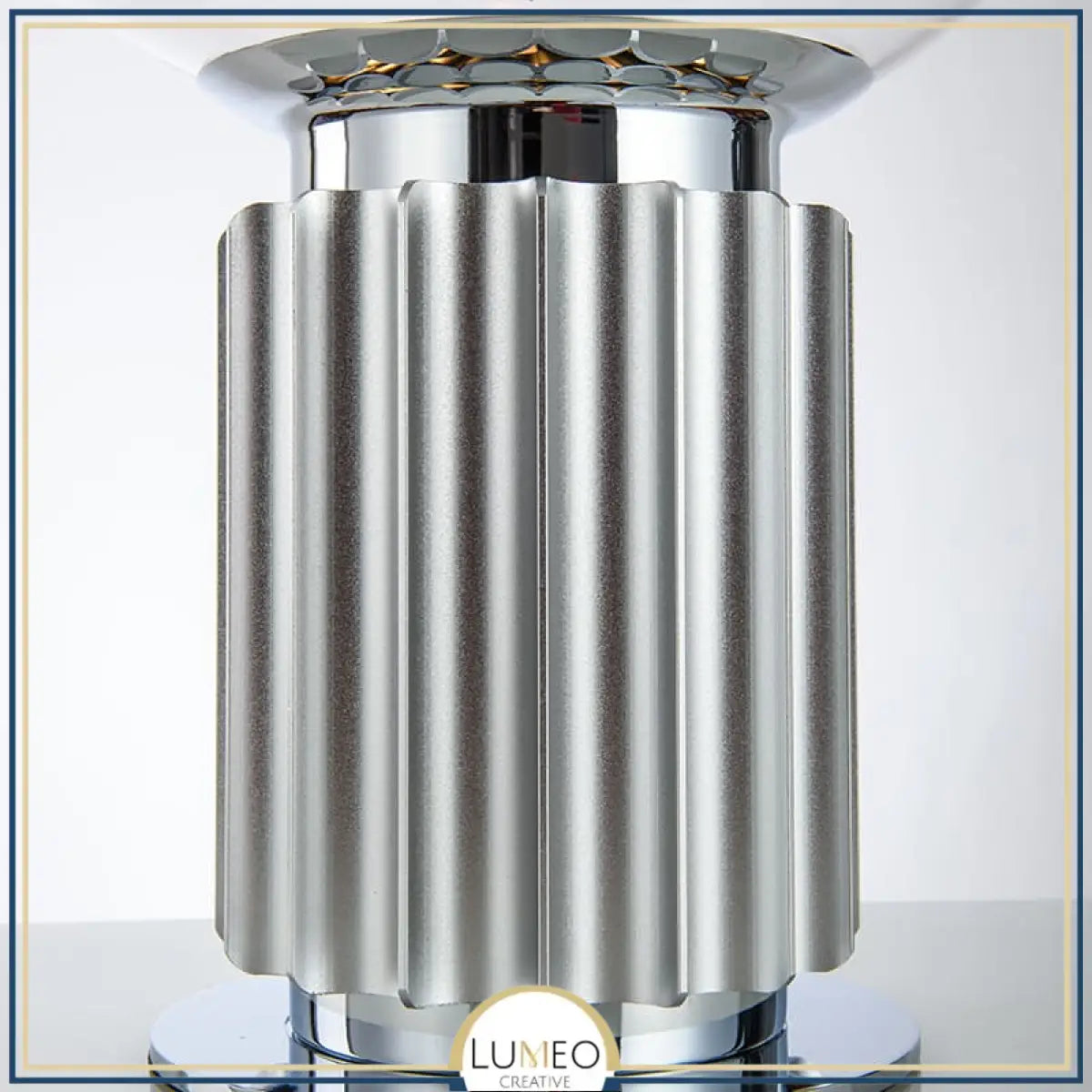 Lampe à poser design italien| Réflexion sculpturale et élégance vintage