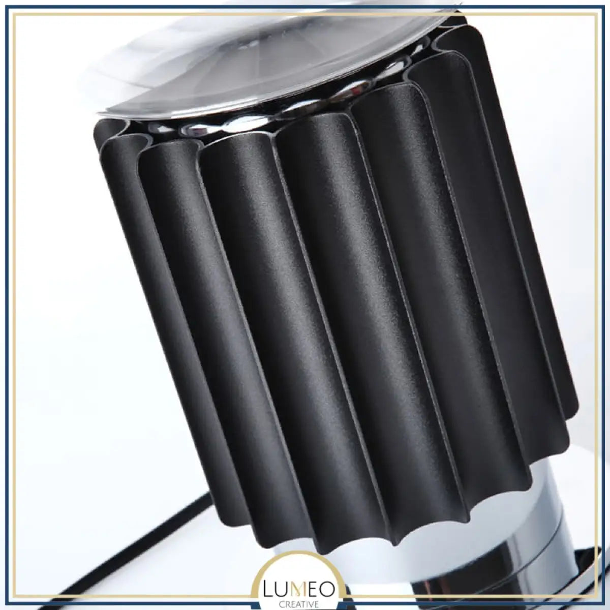 Lampe à poser design italien| Réflexion sculpturale et élégance vintage