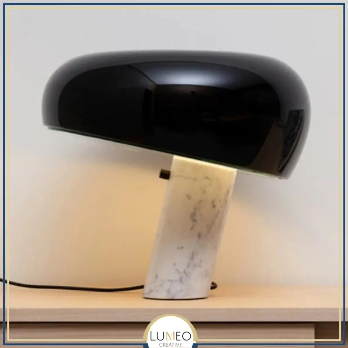 Lampe champignon marbre et abat jour coloré | Luminaire de table design italien