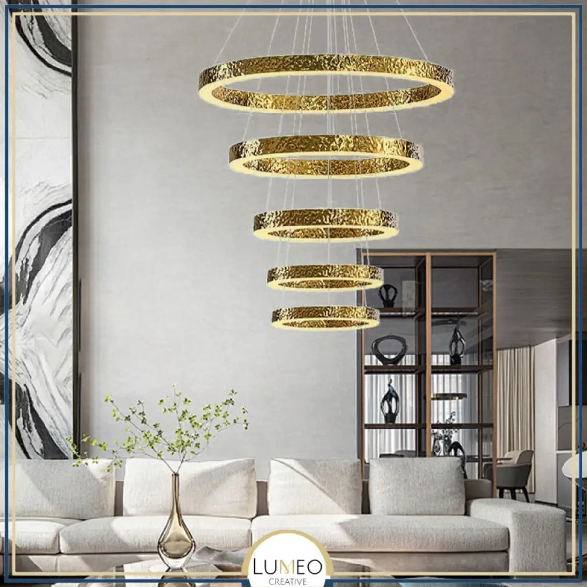 Lustre anneaux martelés dorés | Contemporain & Chic