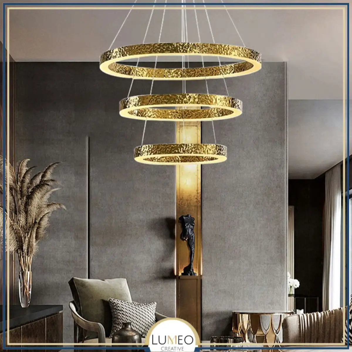 Lustre anneaux martelés dorés | Contemporain & Chic