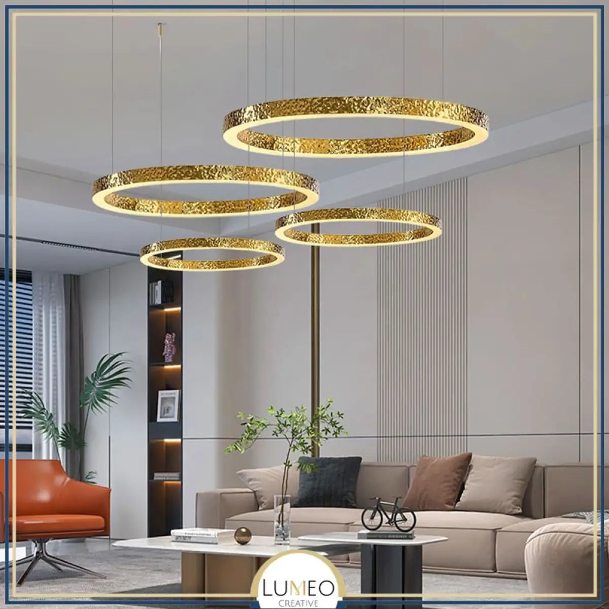 Lustre anneaux martelés dorés | Contemporain & Chic