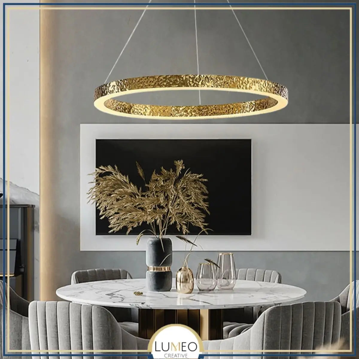 Lustre anneaux martelés dorés | Contemporain & Chic