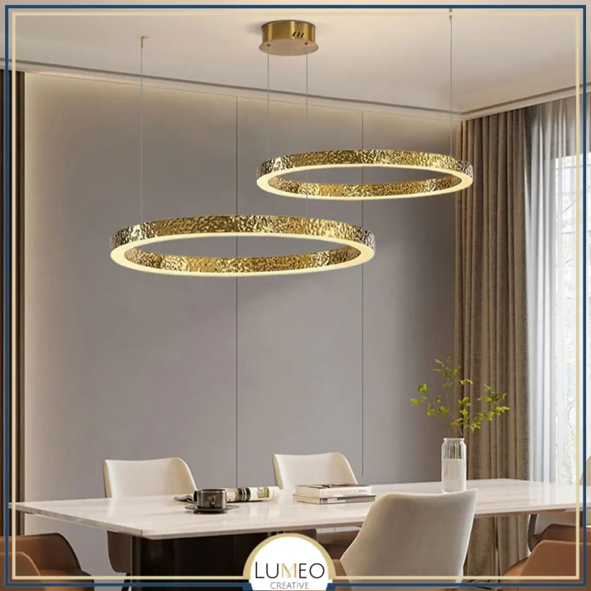 Lustre anneaux martelés dorés | Contemporain & Chic