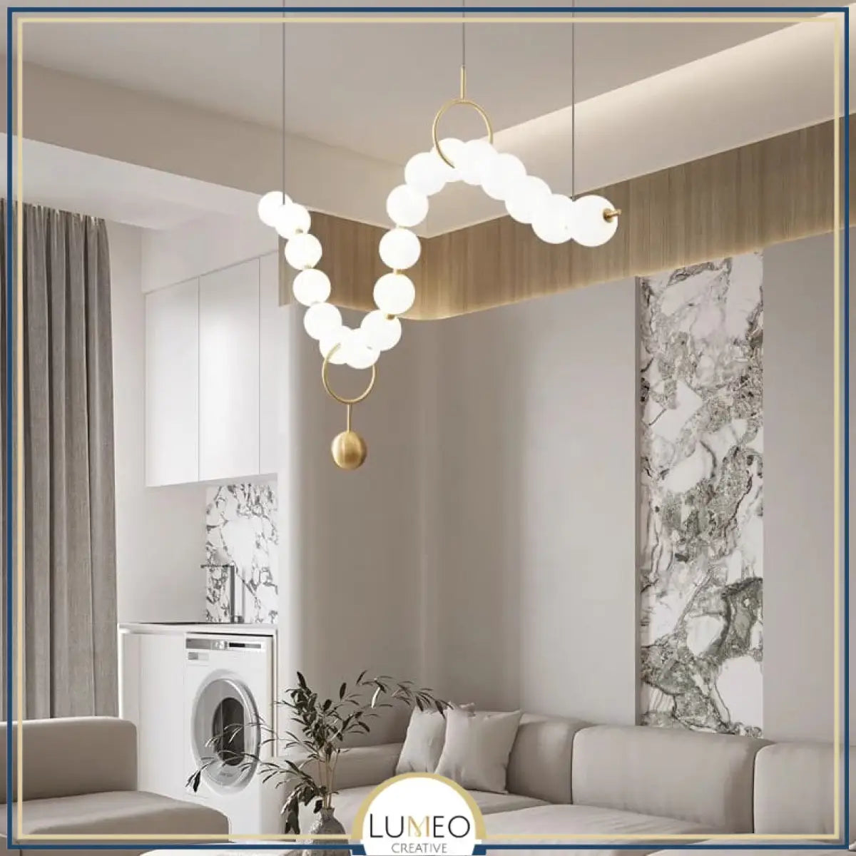 Lustre doré orné de perles en verre opalin | Luminaire chic