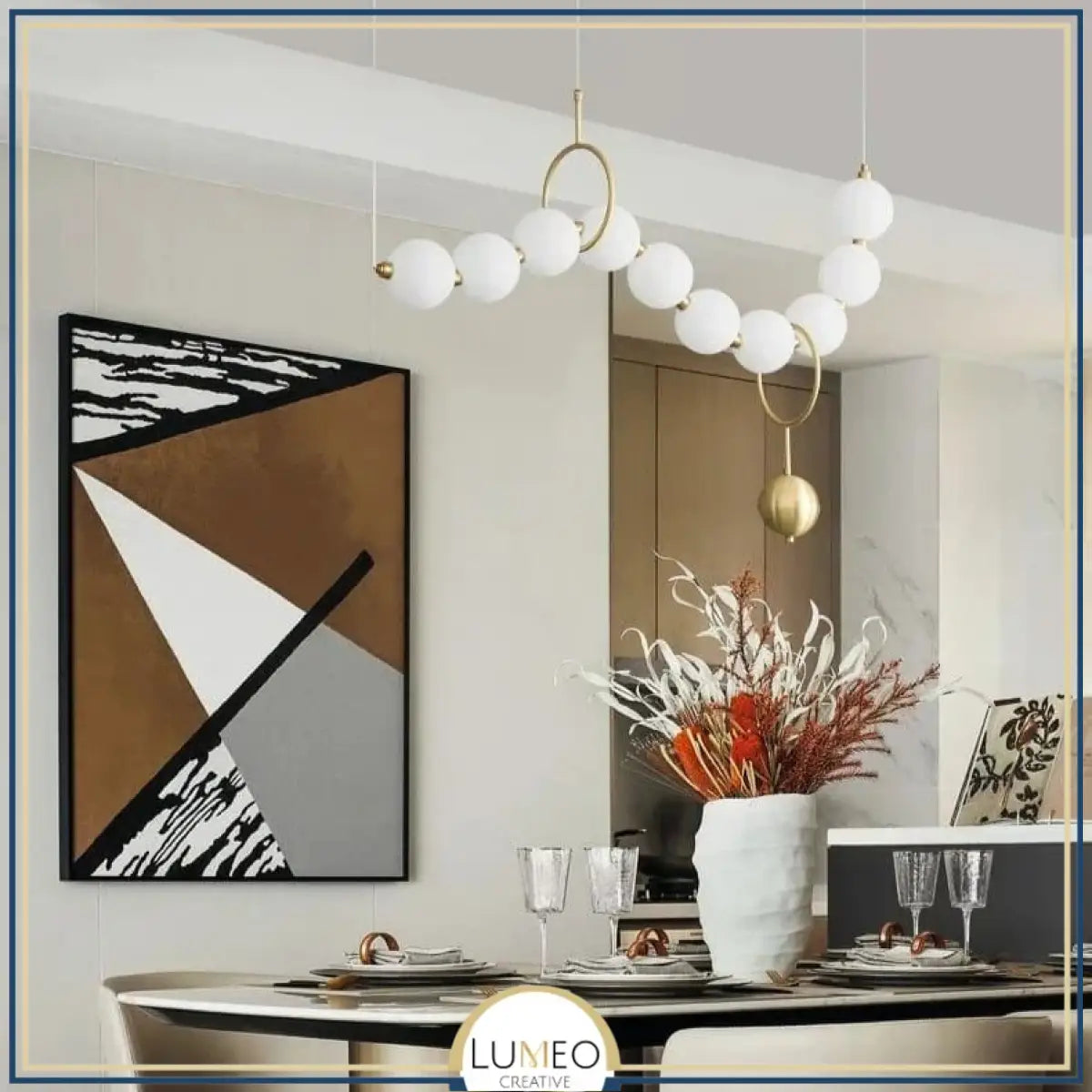 Lustre doré orné de perles en verre opalin | Luminaire chic