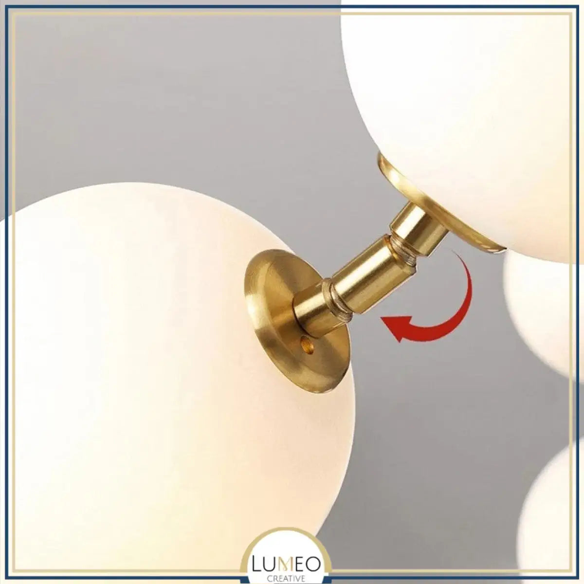 Lustre doré orné de perles en verre opalin | Luminaire chic