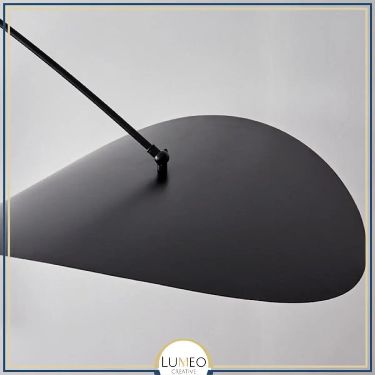 Lustre excentré en métal noir et or & boule de verre dépoli