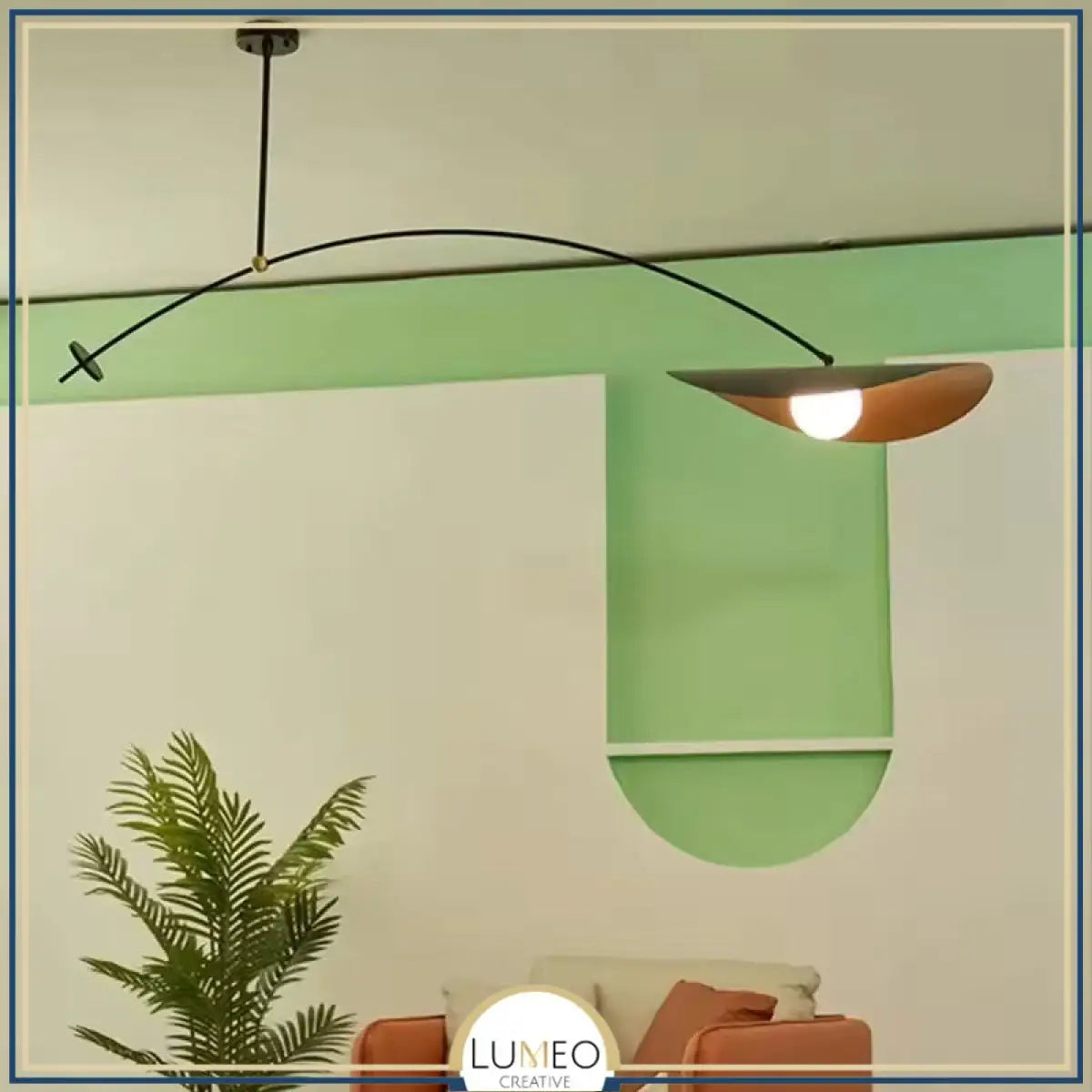 Lustre excentré en métal noir et or & boule de verre dépoli