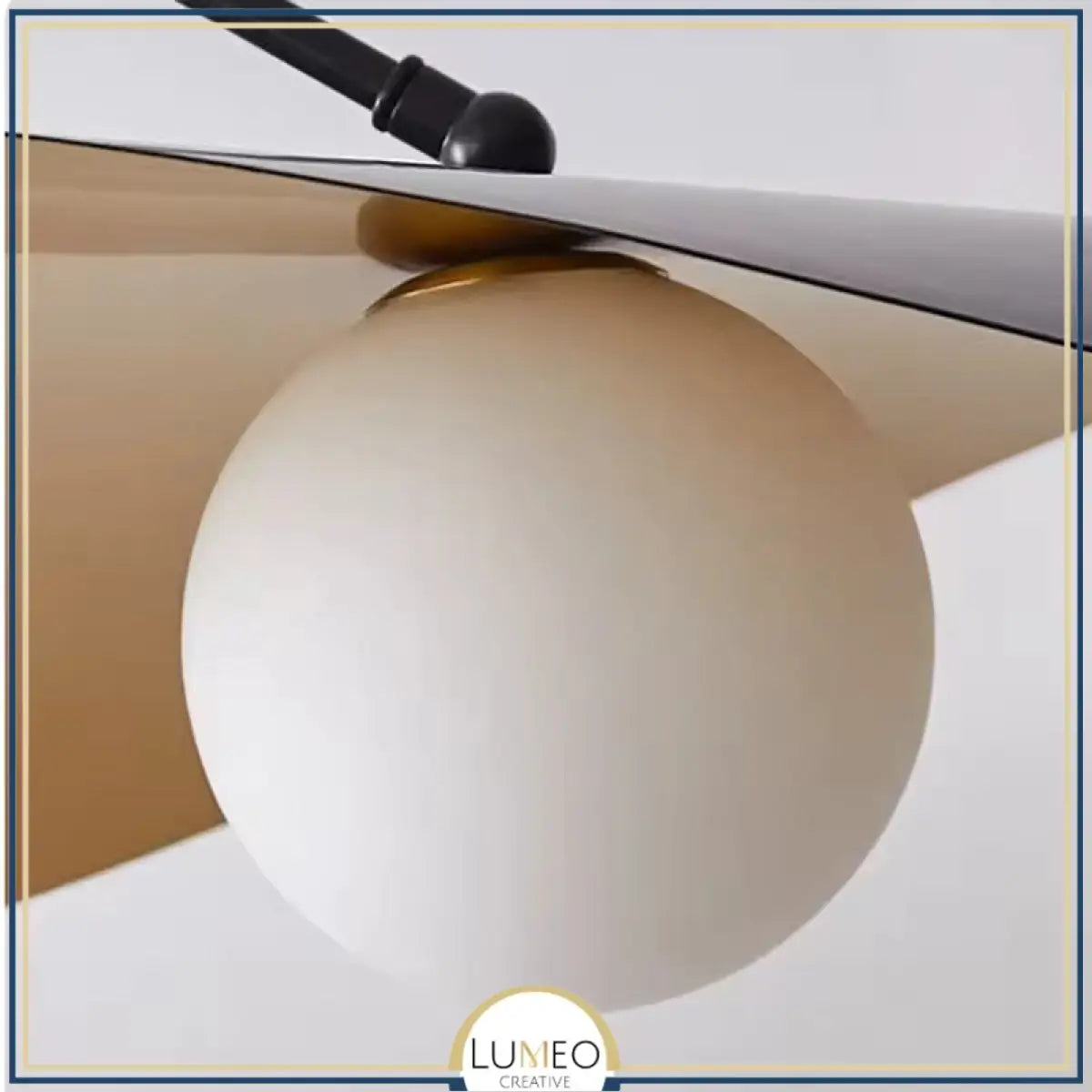 Lustre excentré en métal noir et or & boule de verre dépoli