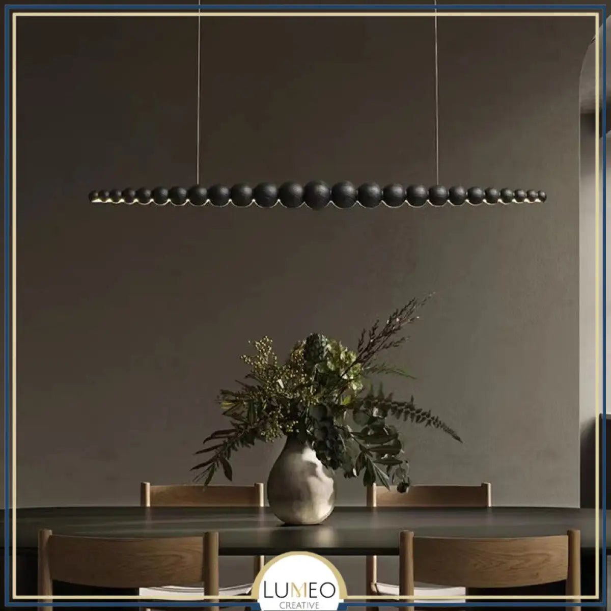 Lustre linéaire en sphères de bois à LED Noir