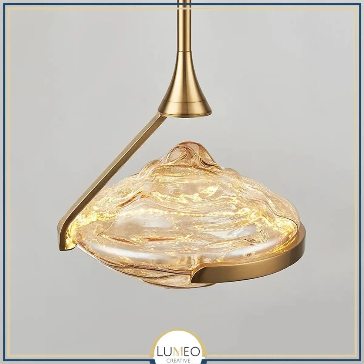 Lustre suspendu cristal ondulé en métal doré ou argenté