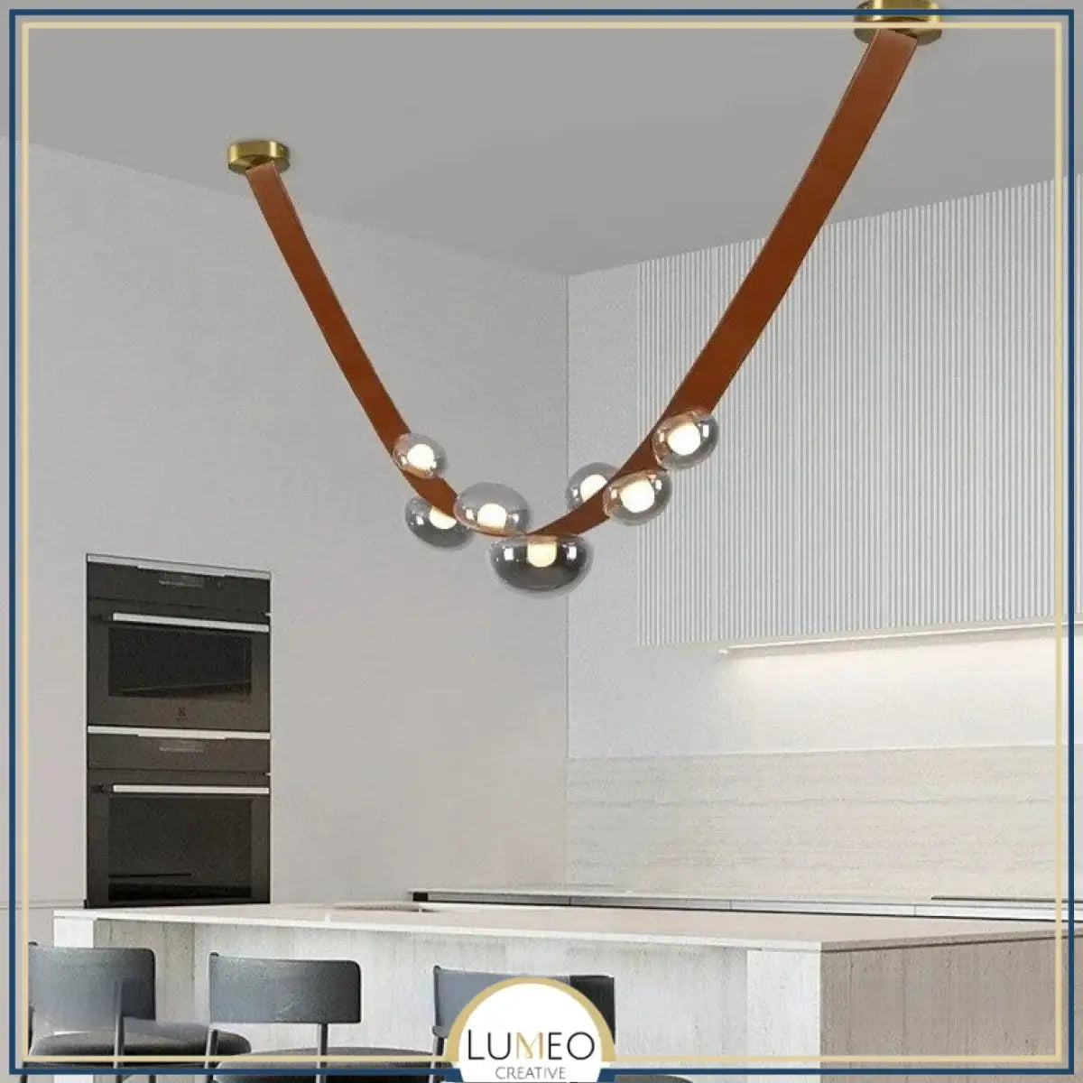 Lustre suspendu design à sangles de cuir et globes en verre
