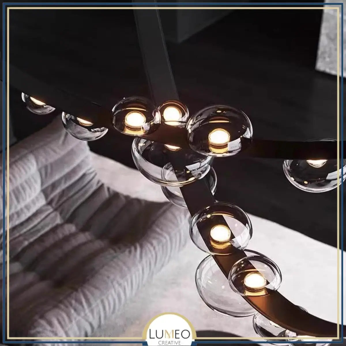 Lustre suspendu design à sangles de cuir et globes en verre