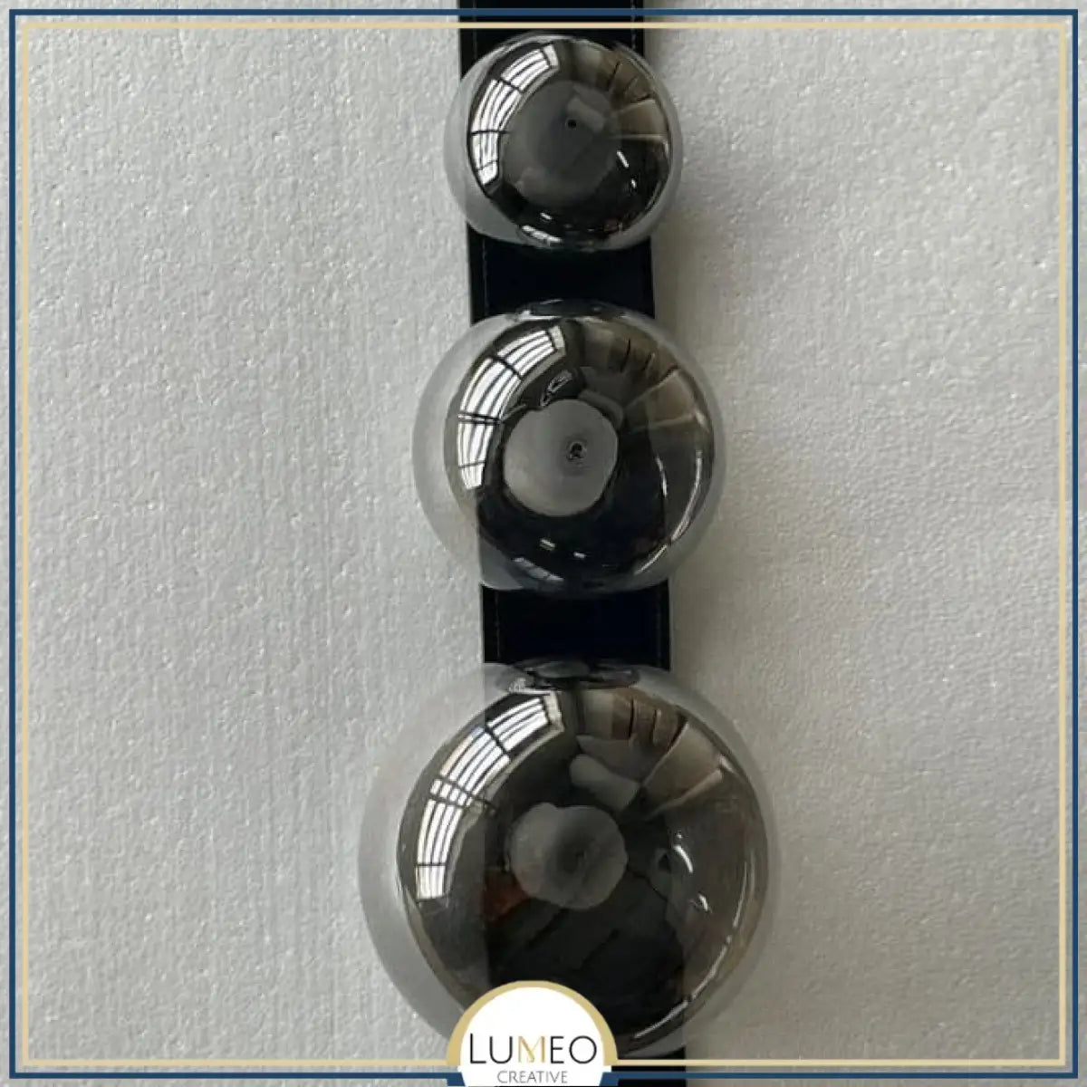 Lustre suspendu design à sangles de cuir et globes en verre