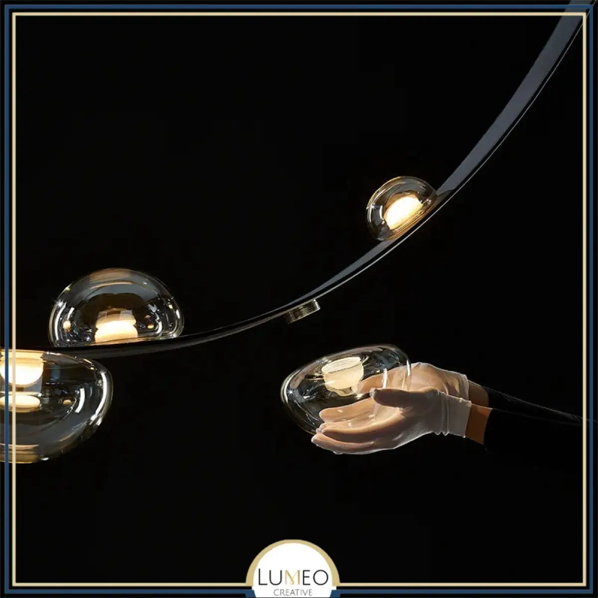 Lustre suspendu design à sangles de cuir et globes en verre