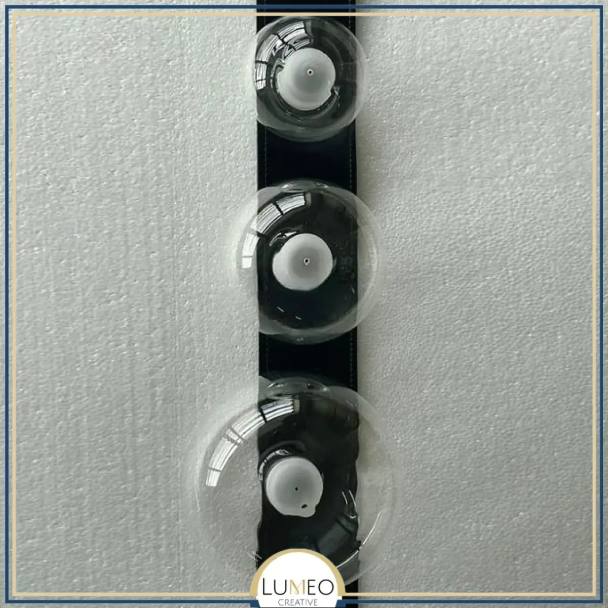 Lustre suspendu design à sangles de cuir et globes en verre