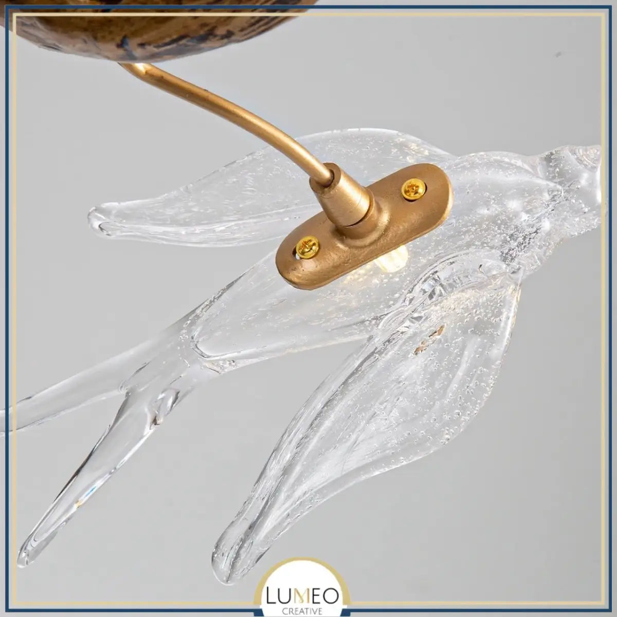 Lustre suspendu oiseaux en résine sculptée | Chic & sculptural