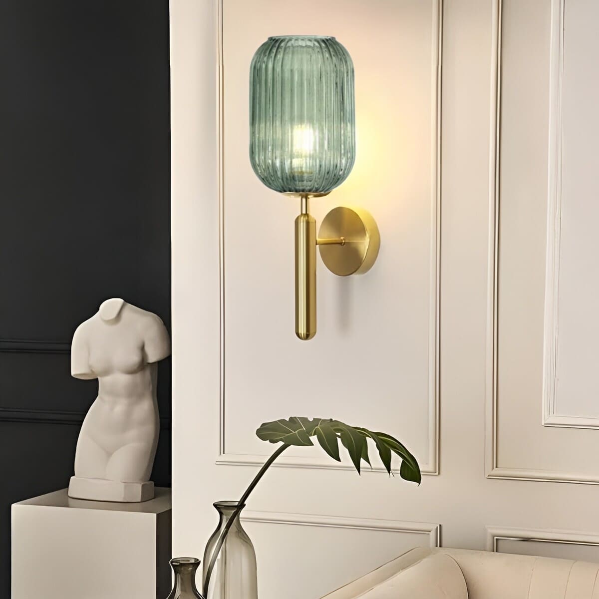 Applique murale torche dorée en verre vert amande
