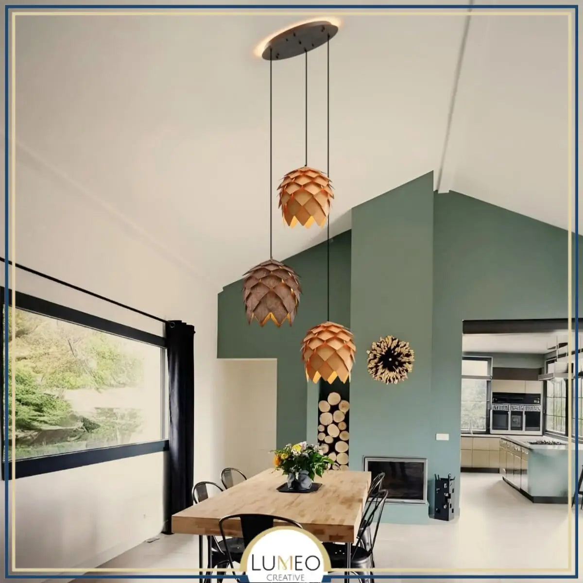 Suspension bois sculpté en forme de pomme de pin | Chic & naturel