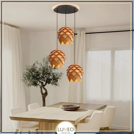 Suspension bois sculpté en forme de pomme de pin | Chic & naturel