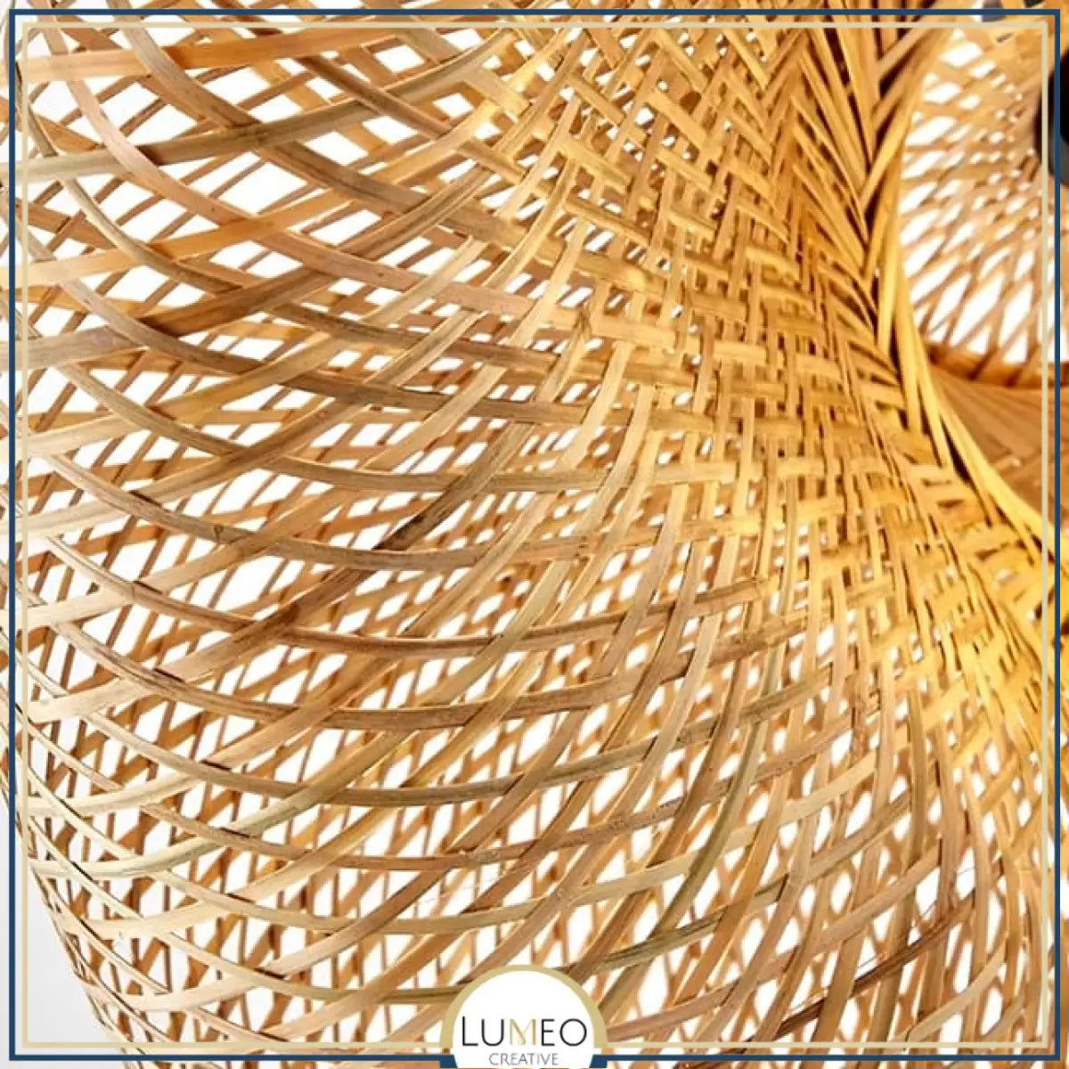 Suspension design en rotin tressé | Forme organique et chaleureuse