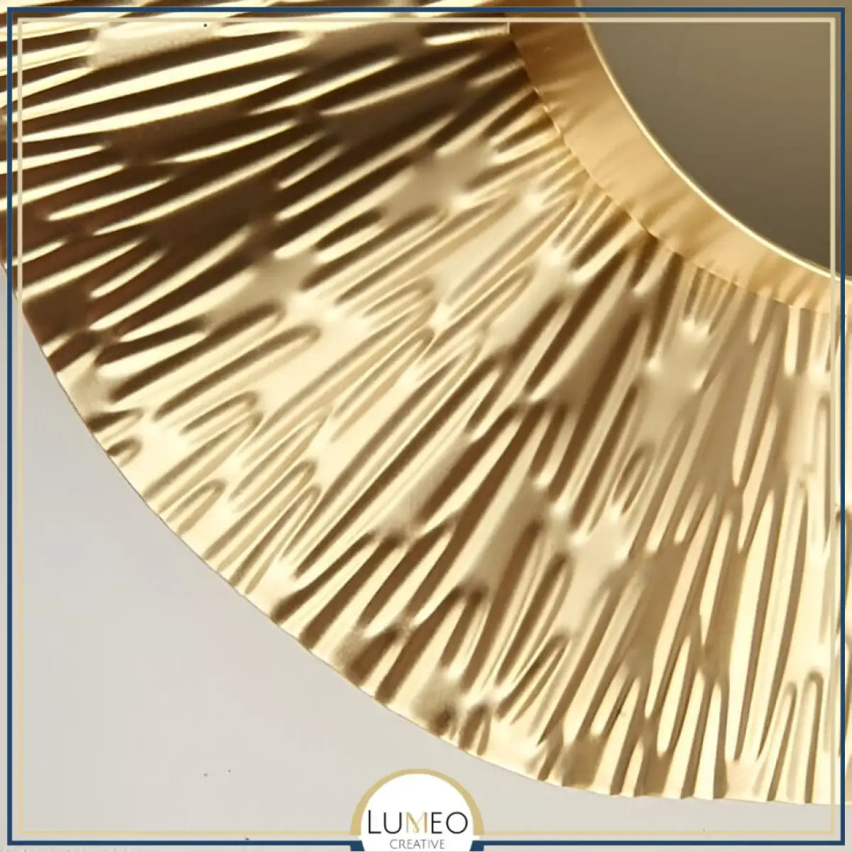 Suspension en cuivre et boule de verre opalin | Suspension lotus