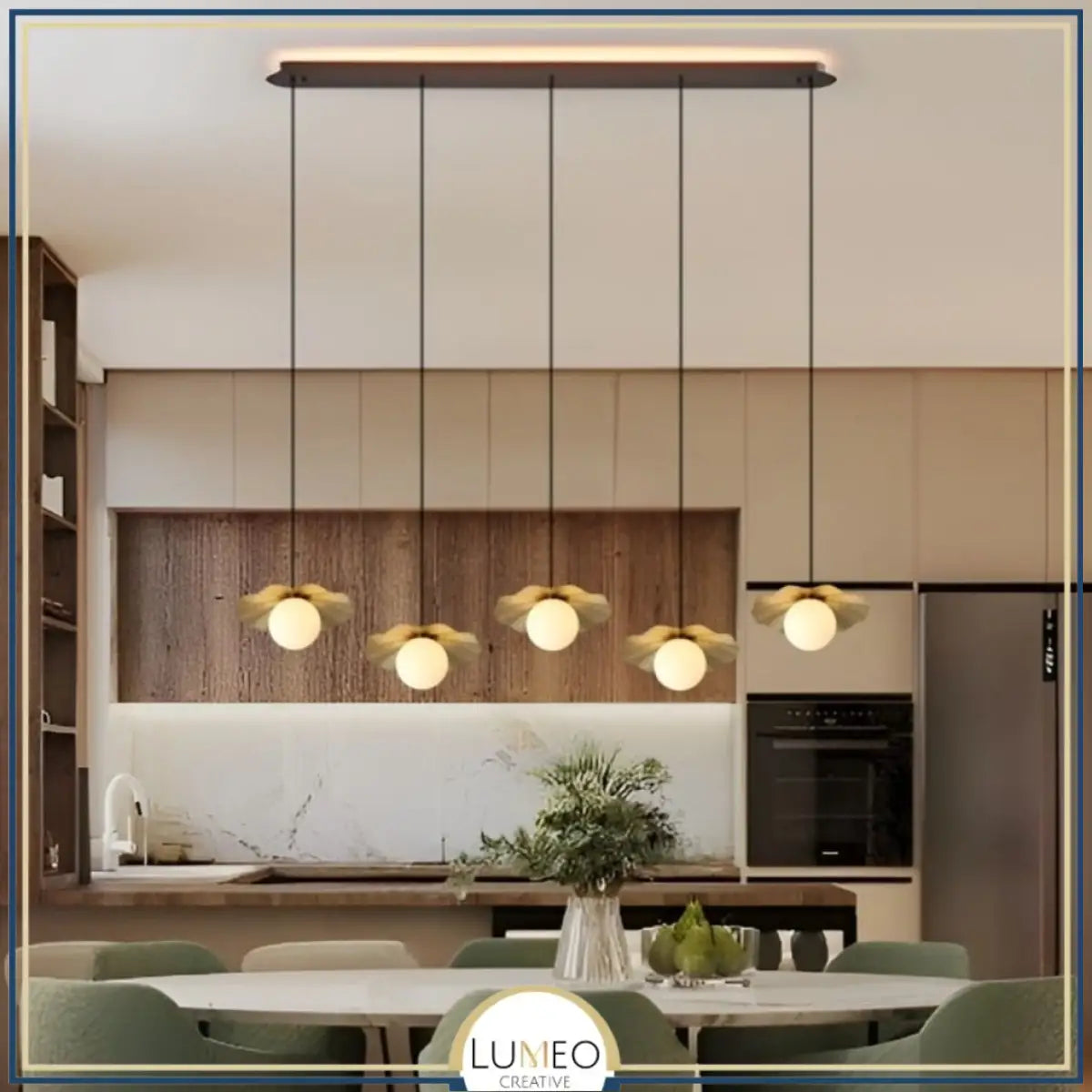 grand lustre doré et verre salle à manger