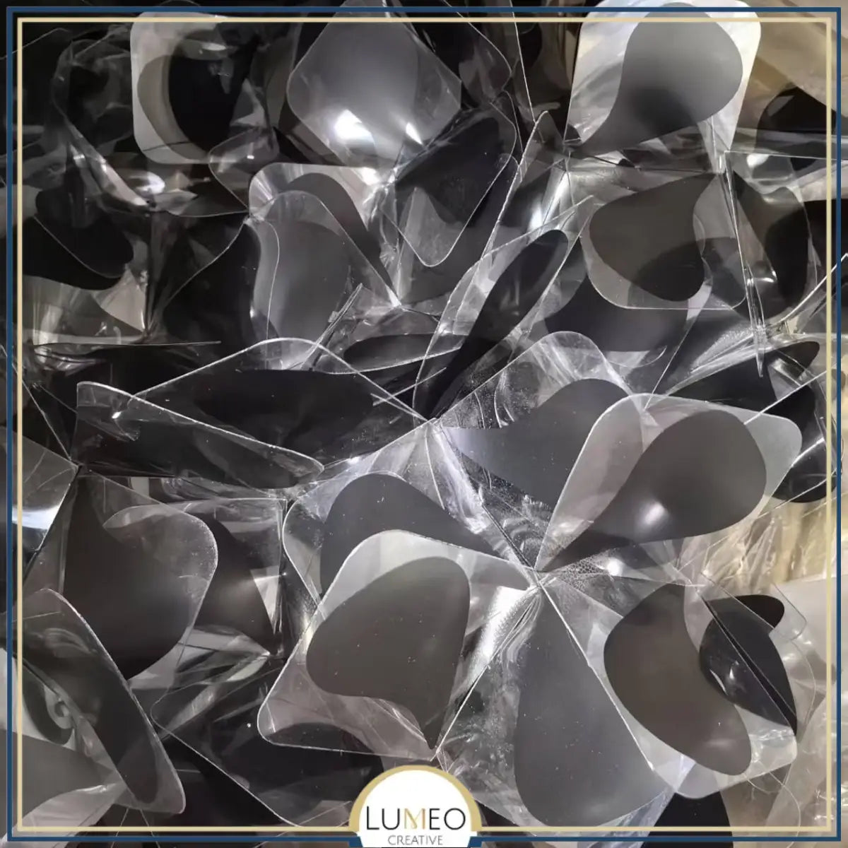 Suspension florale sculpturale noire