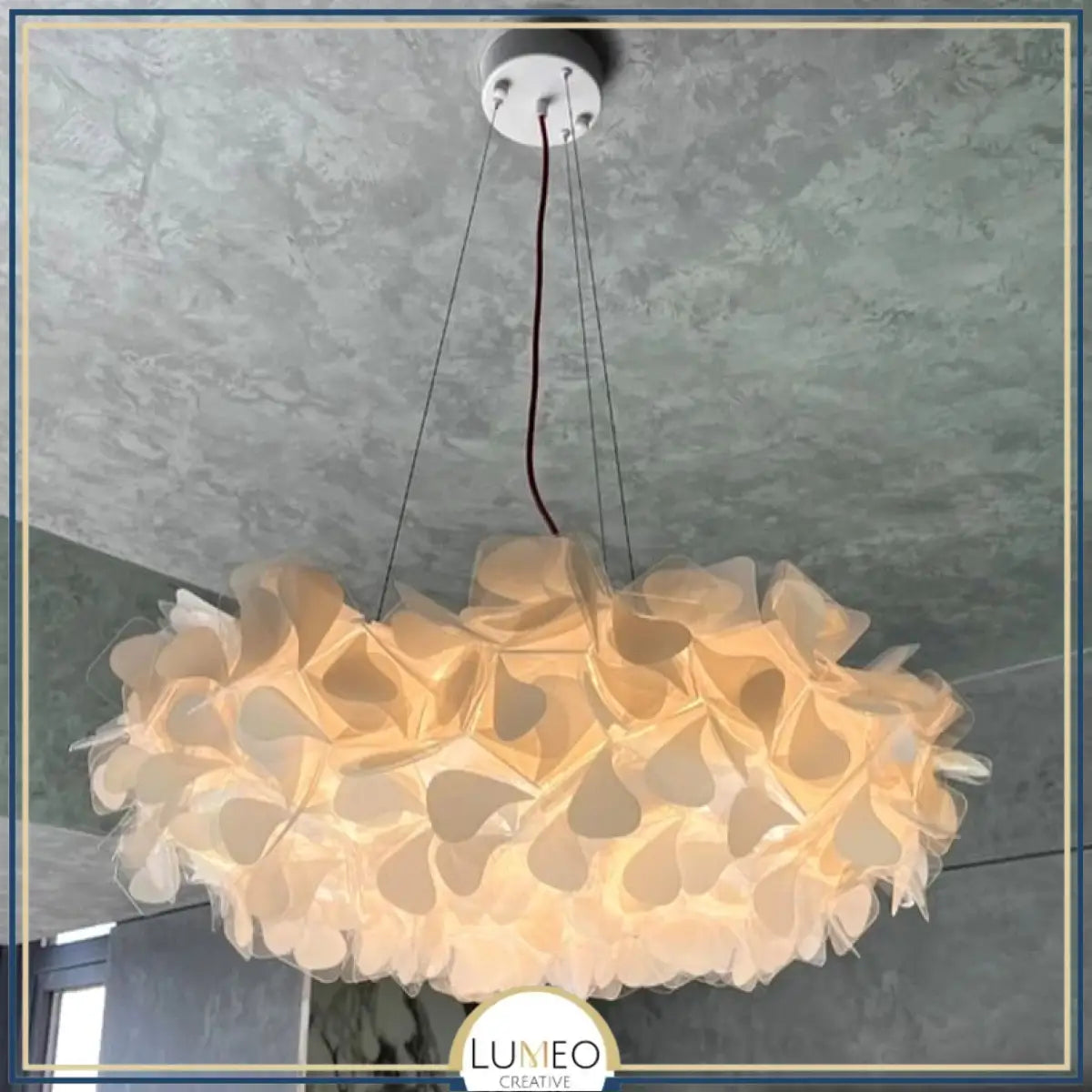 Suspension florale sculpturale noire