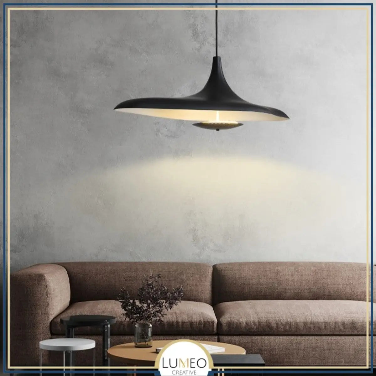 Suspension noire ou blanche au design avant gardiste