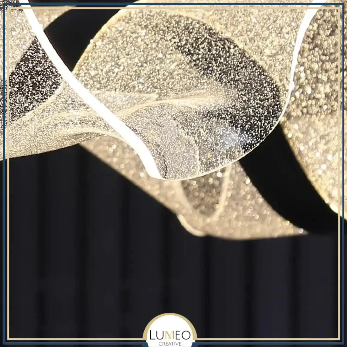 Suspension ondulante LED dorée