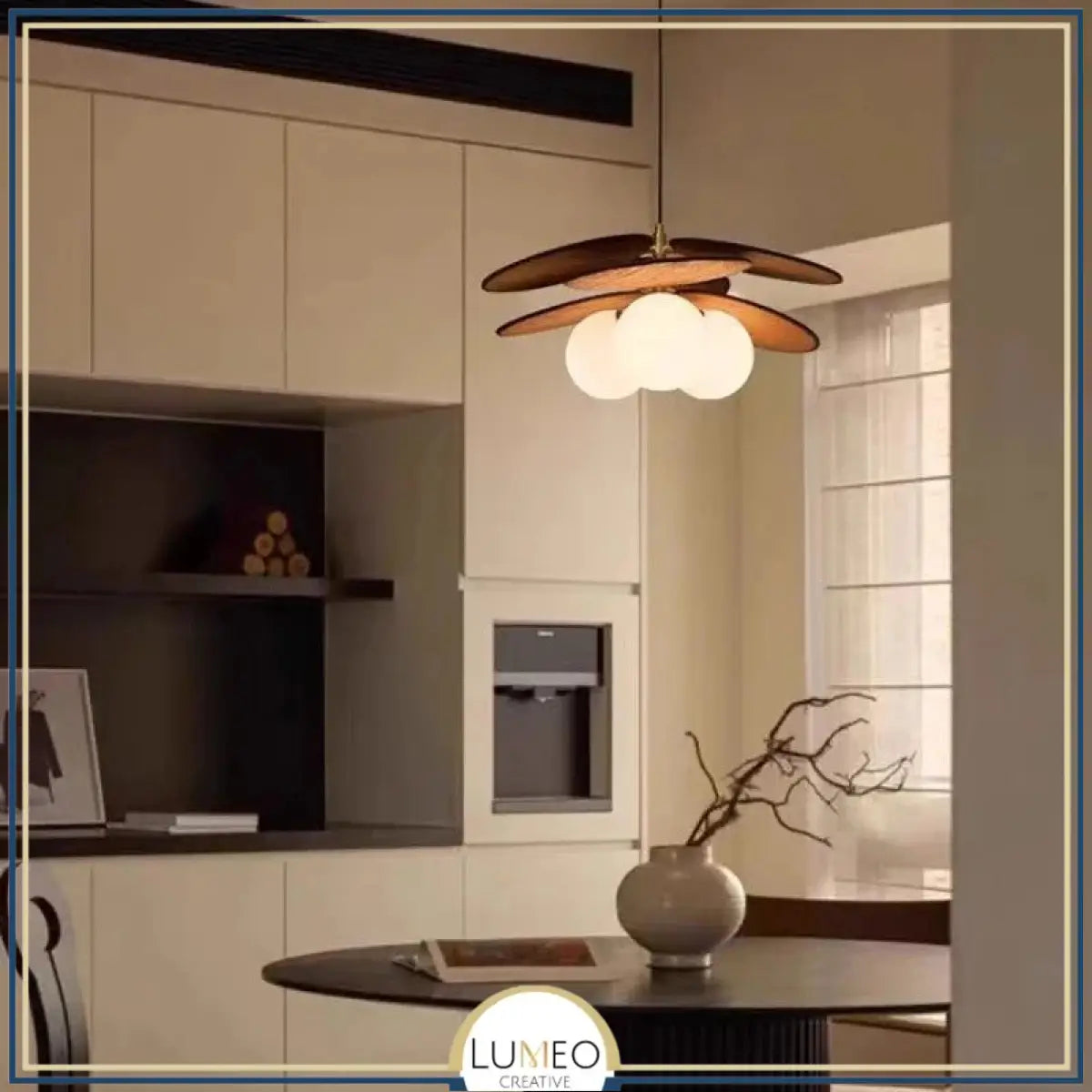 Suspension pétales en tissu & boule en verre