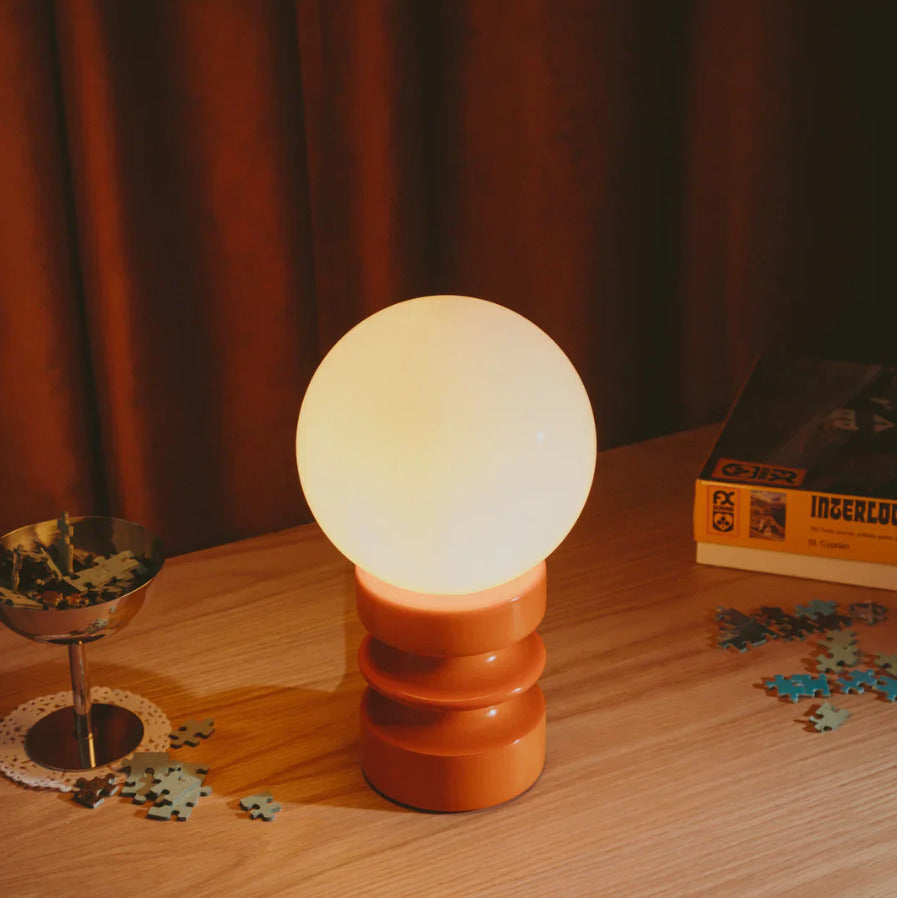 Lampe à poser design globe ressort | Élégance contemporaine