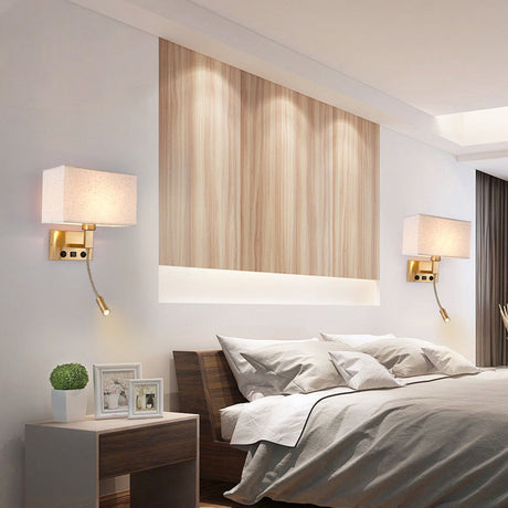 Applique murale avec liseuse LED | Luminaire de chevet chic et élégant
