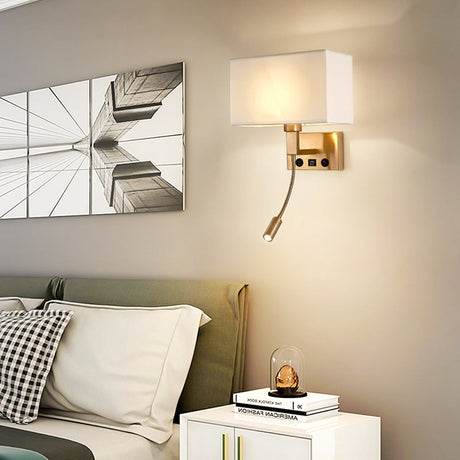 Applique murale avec liseuse LED | Luminaire de chevet chic et élégant