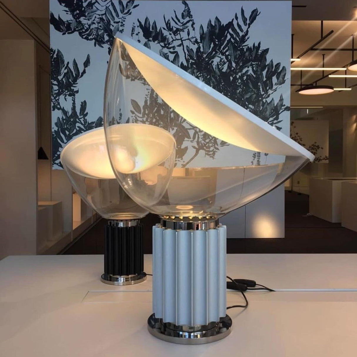 Lampe à poser design italien| Réflexion sculpturale et élégance vintage